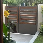 מלון דירות Soso & 3*